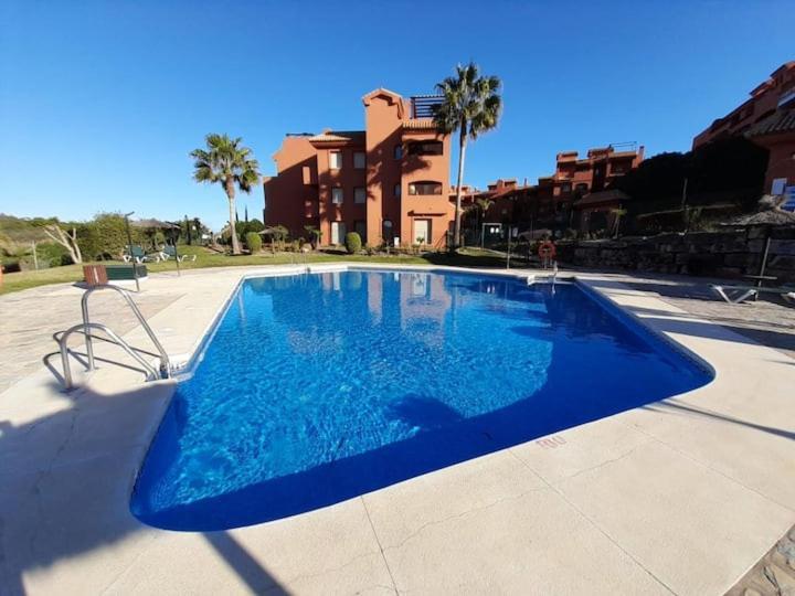 Apartamento Espacioso Muy Tranquilo Con Piscinas Y Jardines Cercano A La Playa Estepona Exterior foto